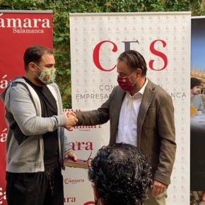 El concejal de Turismo de Salamanca, Fernando Castaño (Cs) entrega los premios del Primer Concurso de Tapa de Toro